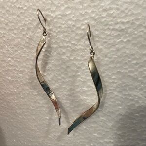 VINTAGE SILVER RIBBON TWIST EARRINGS 1970s